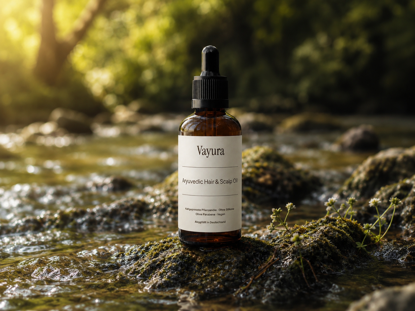 Vayura Hair & Scalp Oil Produktfoto in der Natur
